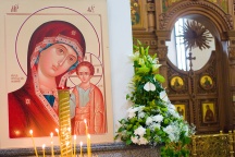 Всенощное бдение В Свято-Елизаветинском храме г.Хабаровска в день Святой Троицы. 11 июня 2011г